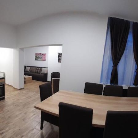 Apartment Artistika Белград Экстерьер фото